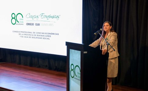 Epígrafe: La Dra. Lucía Barcia, Presidente del Consejo Profesional